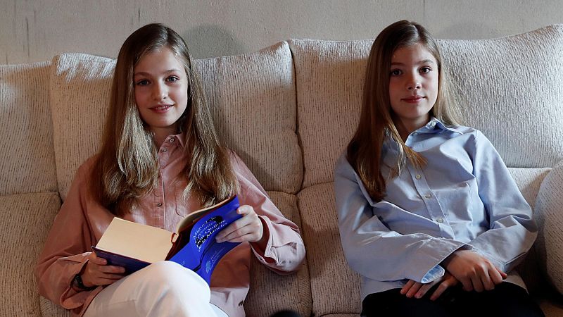 Leonor y Sofía resaltan la "enorme dificultad" que vive España y dan las gracias a quienes "cuidan de los demás"