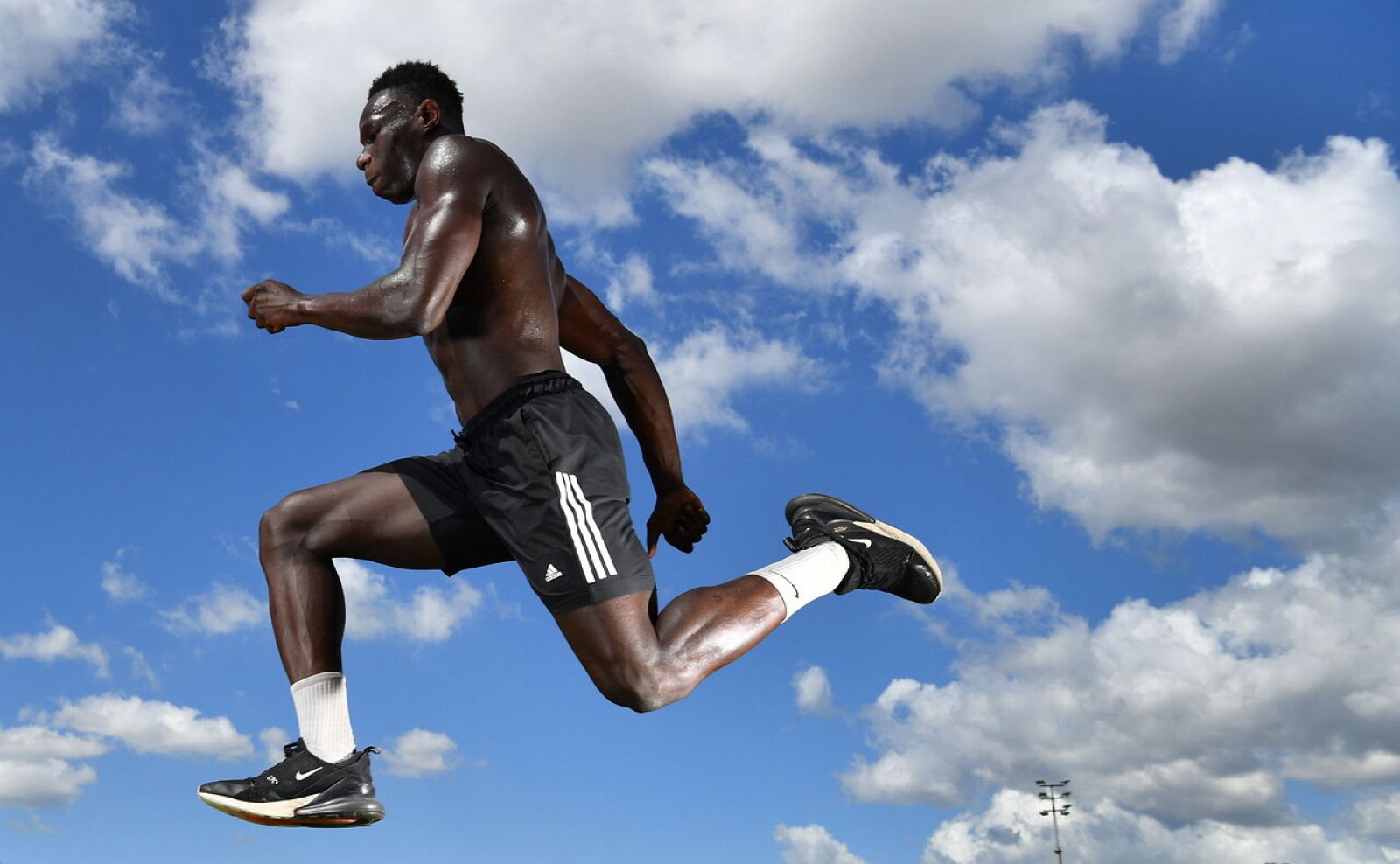 El futuro atleta olímpico Peter Lamin, de 18 años.