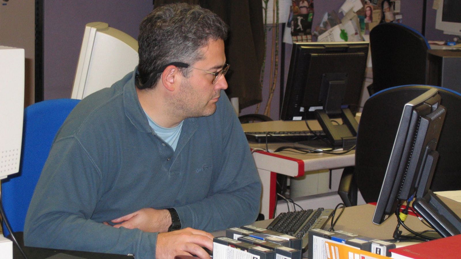 Carlos López en la redacción de 'Informe Semanal'