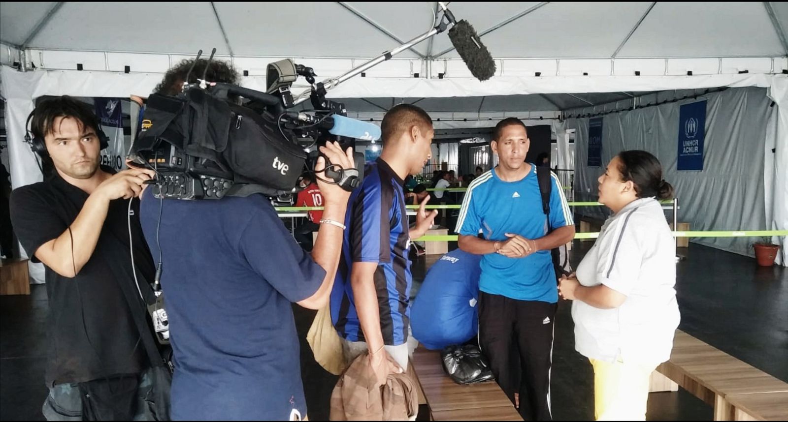 Meivis con otros venezolanos