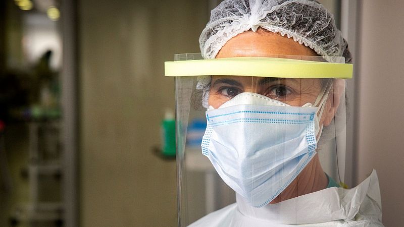 Médicos de UCI: "En la desescalada hay que mantener la ampliación de plantilla y espacios"