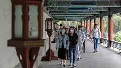 Los casos "activos" de coronavirus en China se reducen a menos de 400, la cifra más baja desde enero