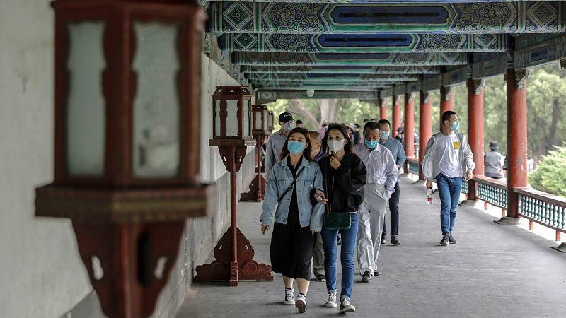 Los casos "activos" de coronavirus en China se reducen a menos de 400, la cifra más baja desde enero