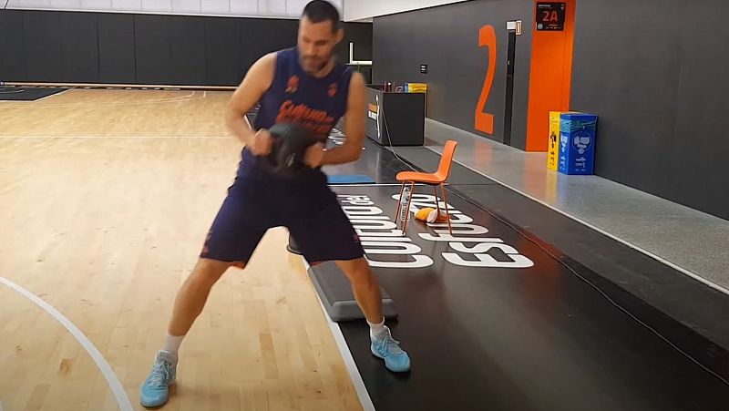 El Valencia Basket ya entrena con distanciamiento en su macroinstalación de L'Alqueria