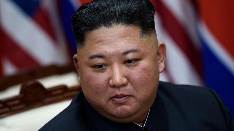 El líder de Corea del Norte, Kim Jong-un, felicita al presidente de China por sus "éxitos" contra el coronavirus