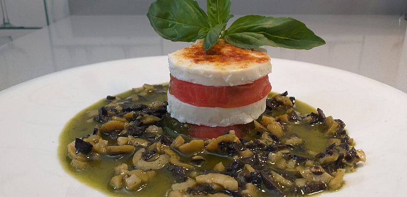 Lasa�a fr�a de tomate y queso caramelizado