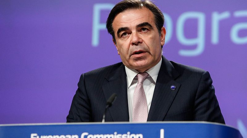 Margaritis Schinas dice que el cierre de Nissan replantea el "modelo industrial" hacia una "Europa más verde"