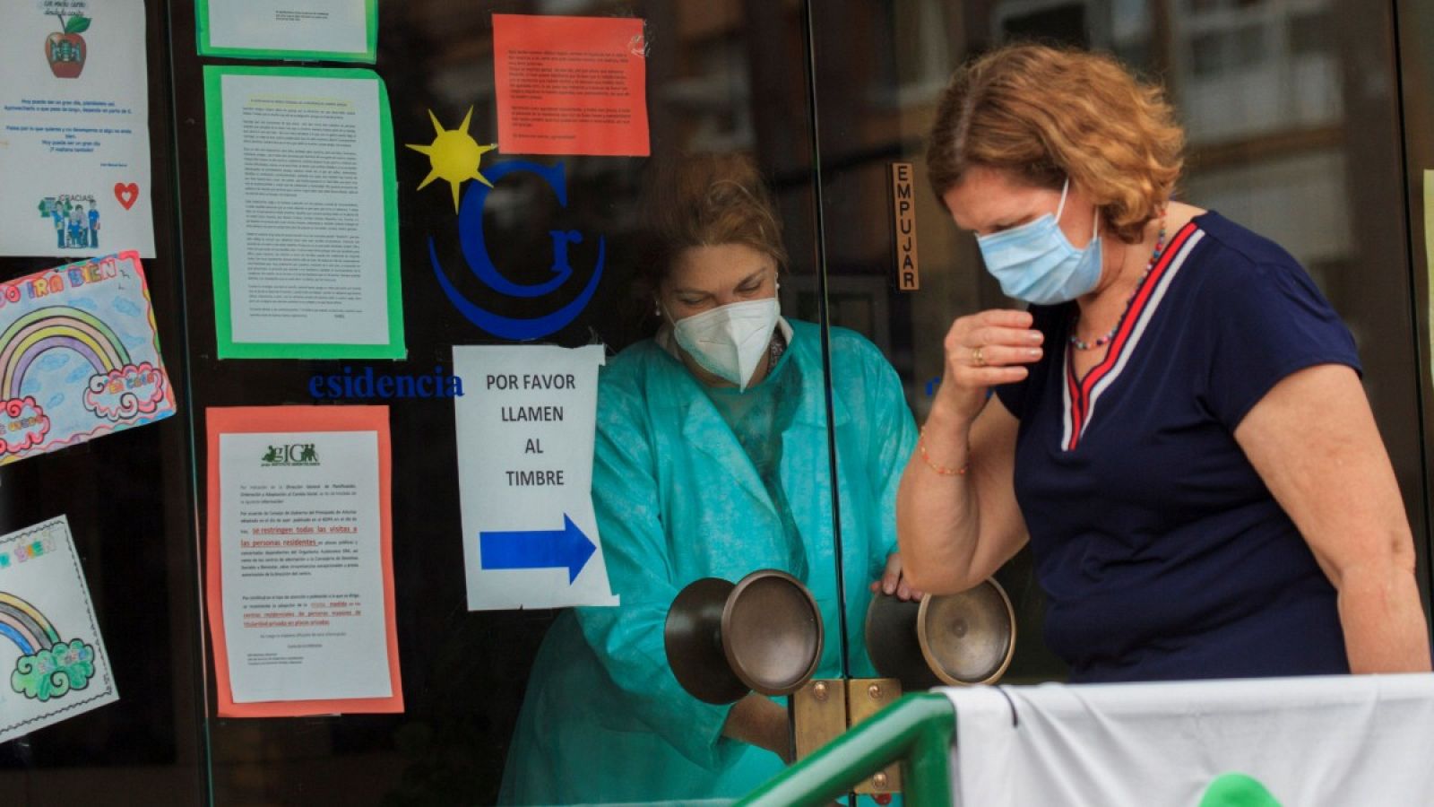 Entrada de la residencia de ancianos El Carmen, en Gijón