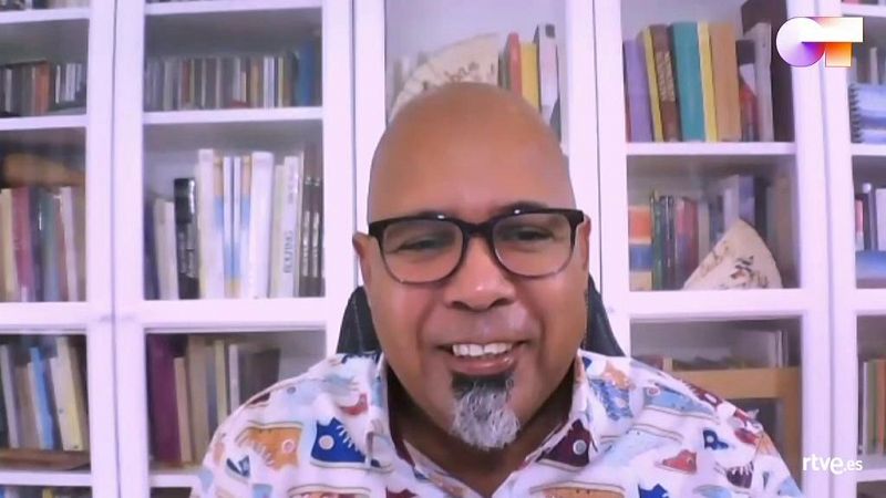 Alexis Díaz-Pimienta da una clase virtual en la Academia sobre la décima