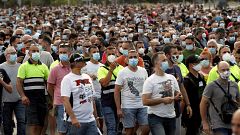 Cientos de trabajadores de Nissan cortan la entrada a Barcelona por la B-23 en protesta por el cierre de las plantas