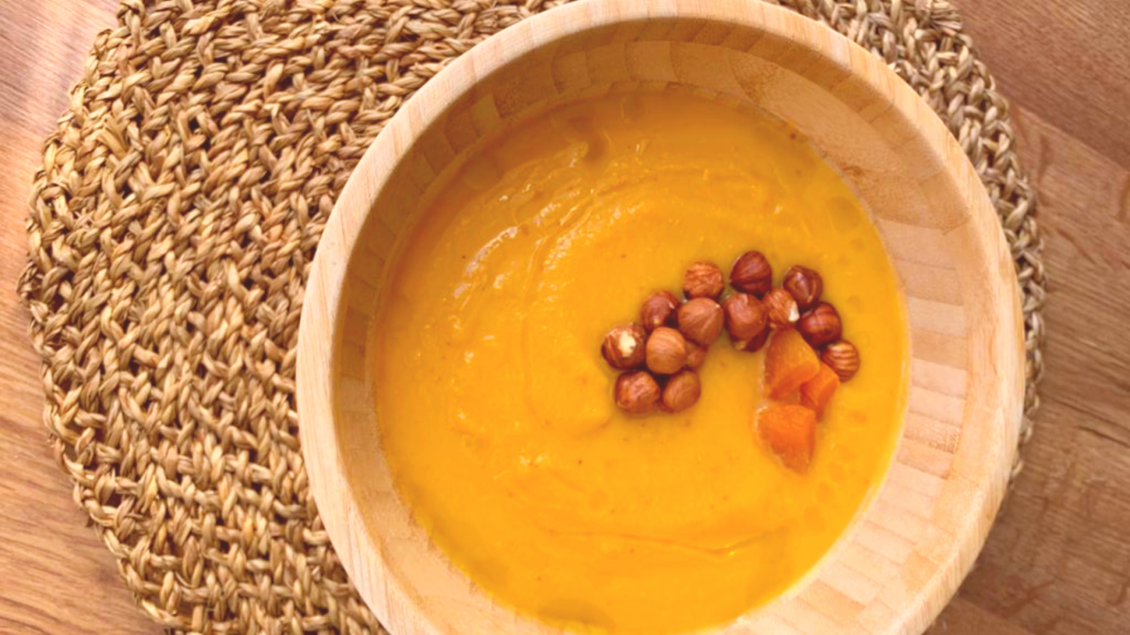 Crema de calabaza con chalotas y curry