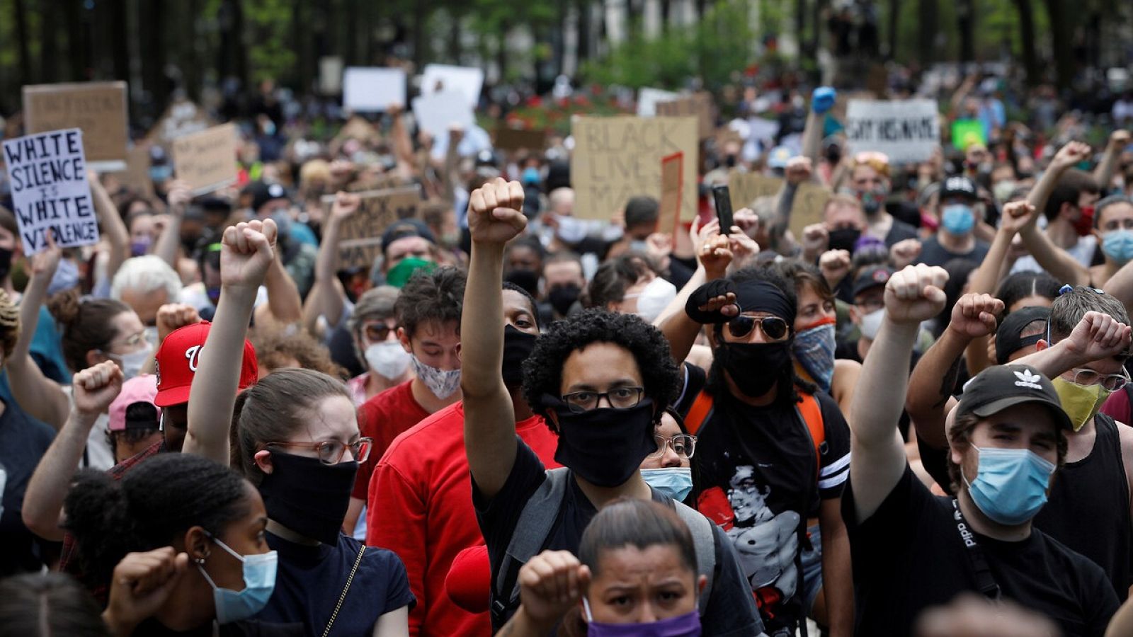 Cientos de personas se congregan en Nueva York durante el homenaje a Floyd