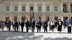 Las instituciones guardan un minuto de silencio en el último día de luto oficial por las víctimas del coronavirus