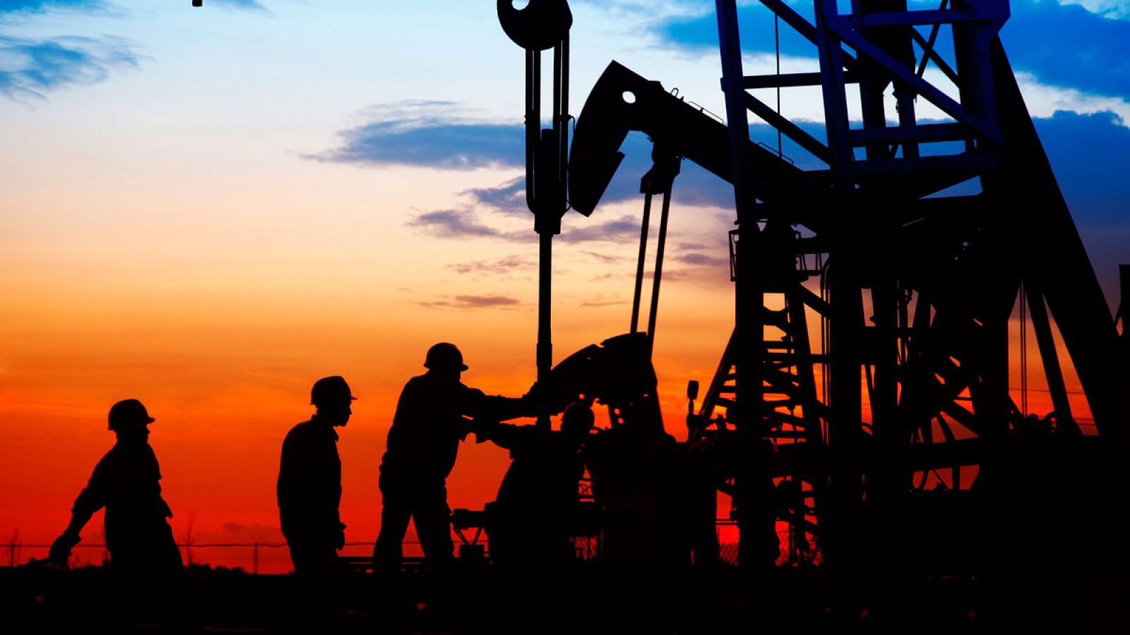 Trabajadores en un campo de petróleo