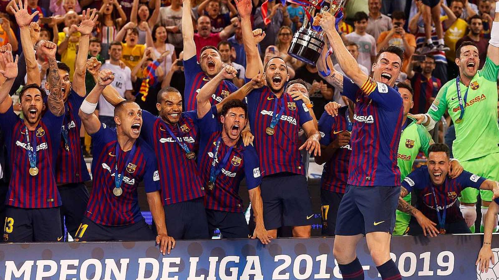 El Barça Lassa celebra la Liga de fútbol sala 2018-19