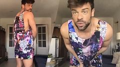 Eduardo Navarrete convierte una videollamada en una pasarela de baño con Ricky Merino como modelo