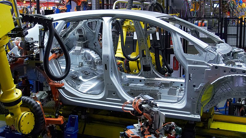 Sánchez anuncia un plan de 3.750 millones para el sector del automóvil
