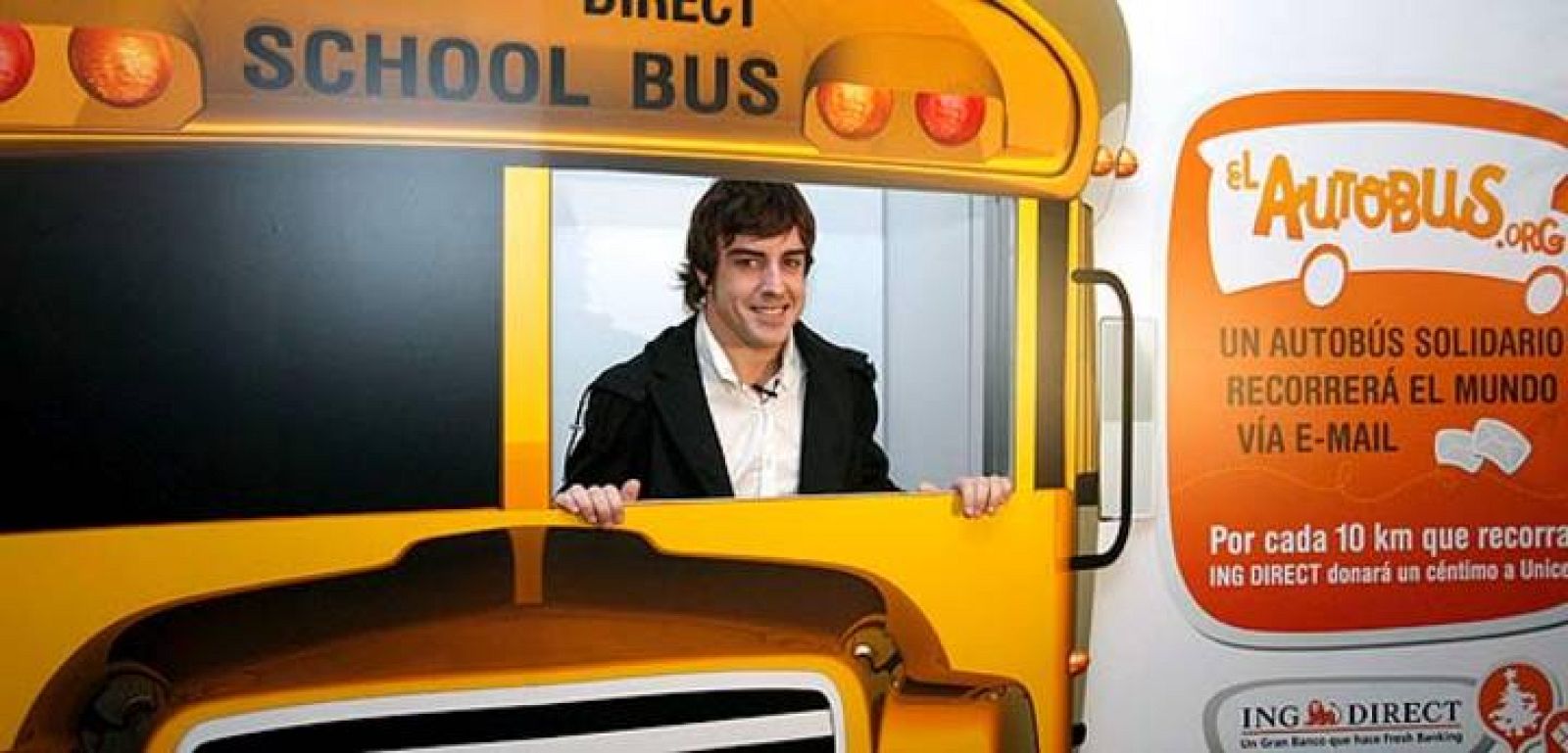 Alonso en el bus solidario