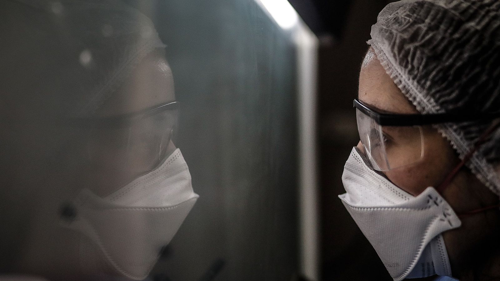 El personal sanitario está siendo uno de los colectivos más expuestos al coronavirus durante la pandemia.