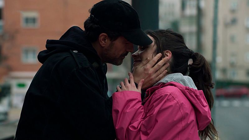 Julián cambia la historia y por fin salva la vida de Maite