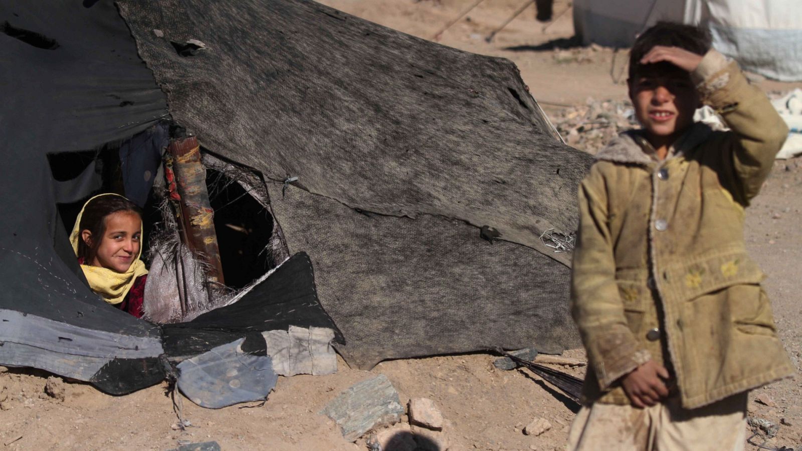 Familias afganas desplazadas a las afueras de la ciudad de Herat