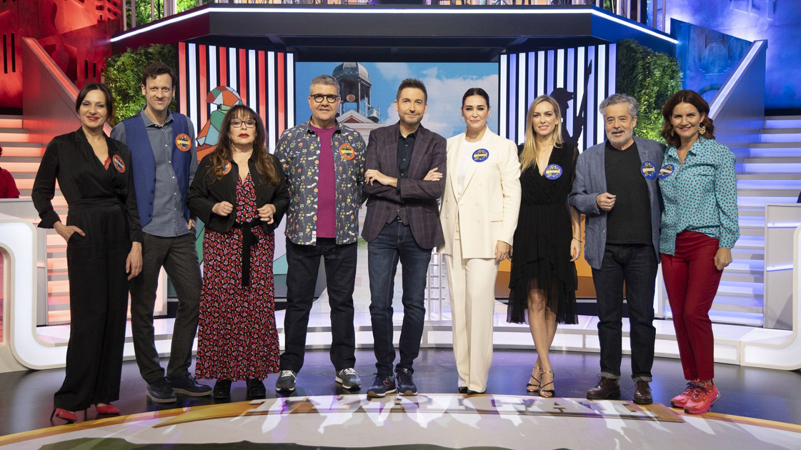 Typical Spanish' presentador y concursantes