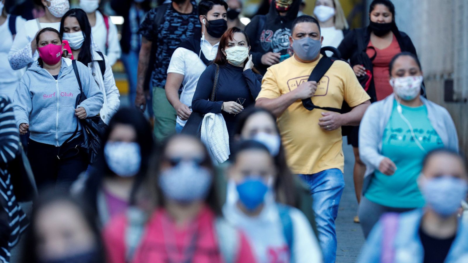 Personas en una calle de Sao Paulo