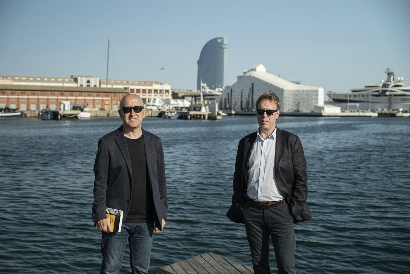 Óscar López con el escritor Javier Sebastián