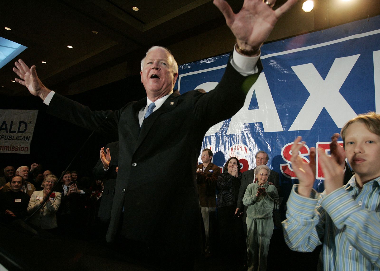 El republicano Saxby Chambliss tras conocer su victoria