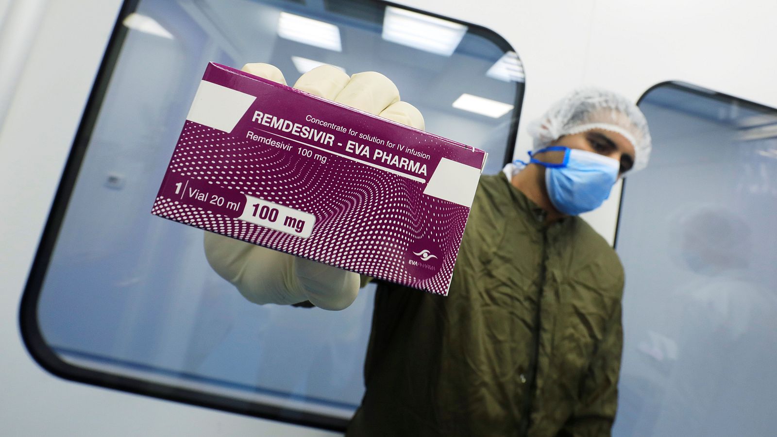 El remdesivir es un antiviral que evita que el SARS-CoV-2 se replique en el organismo.