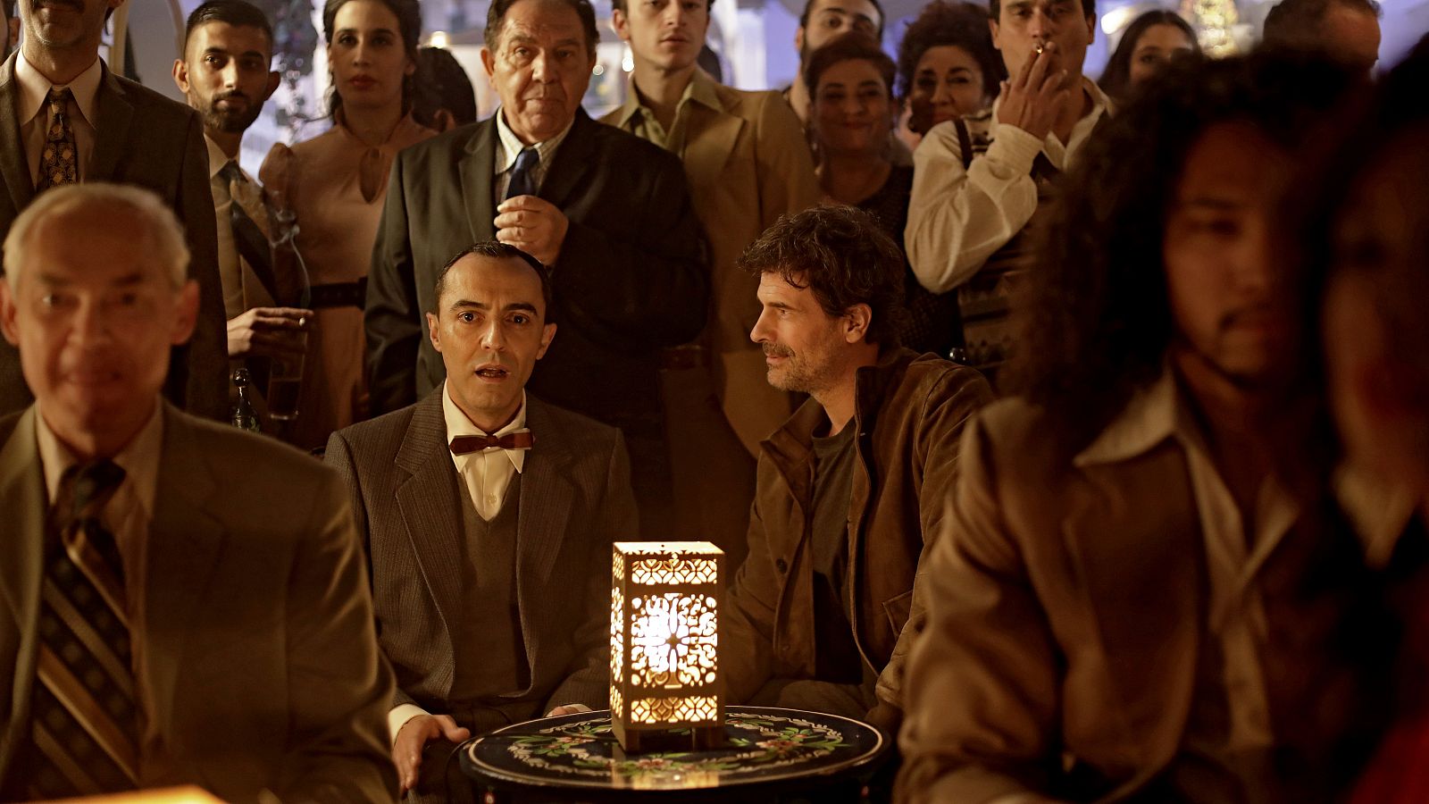 Lorca escucha sus versos cantados por Camarón ante la mirada de Julián