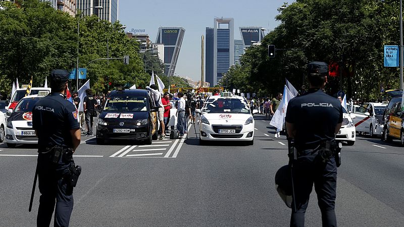 Los taxistas de Madrid se manifiestan para pedir al Ayuntamiento que adapte la oferta a la crisis sanitaria
