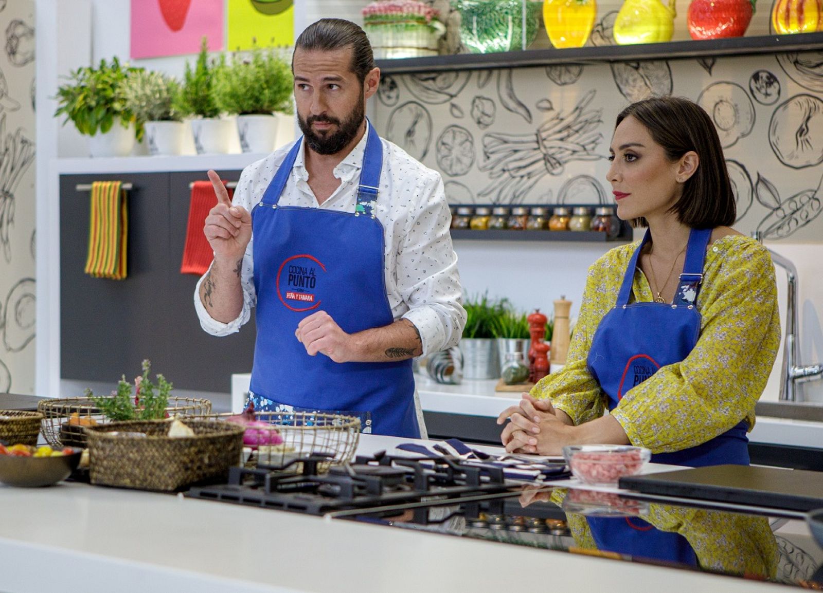 Javier Peña y Tamara Falcó se meten en tu cocina este verano