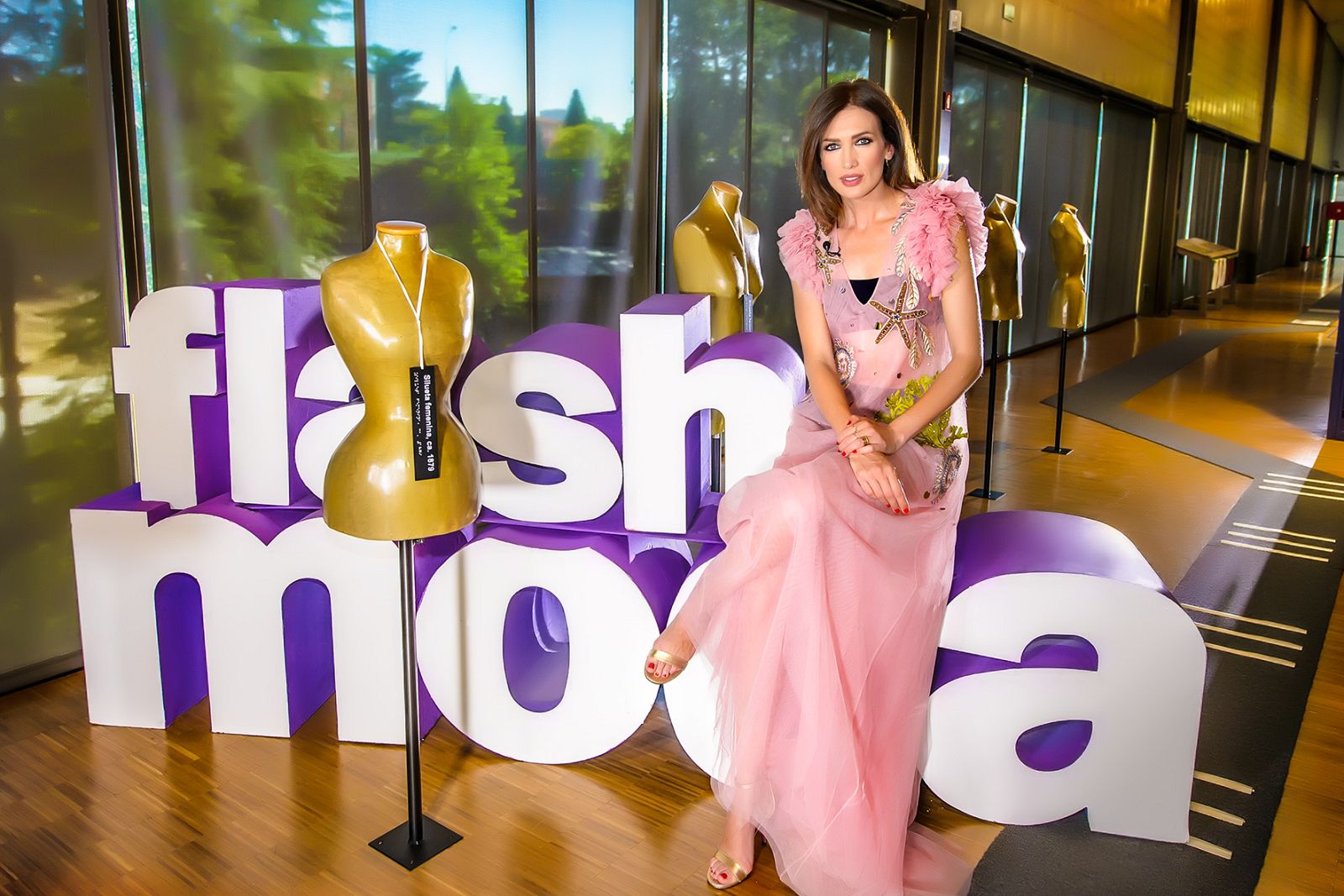 Nieves Alvarez, presentadora de Flash Moda