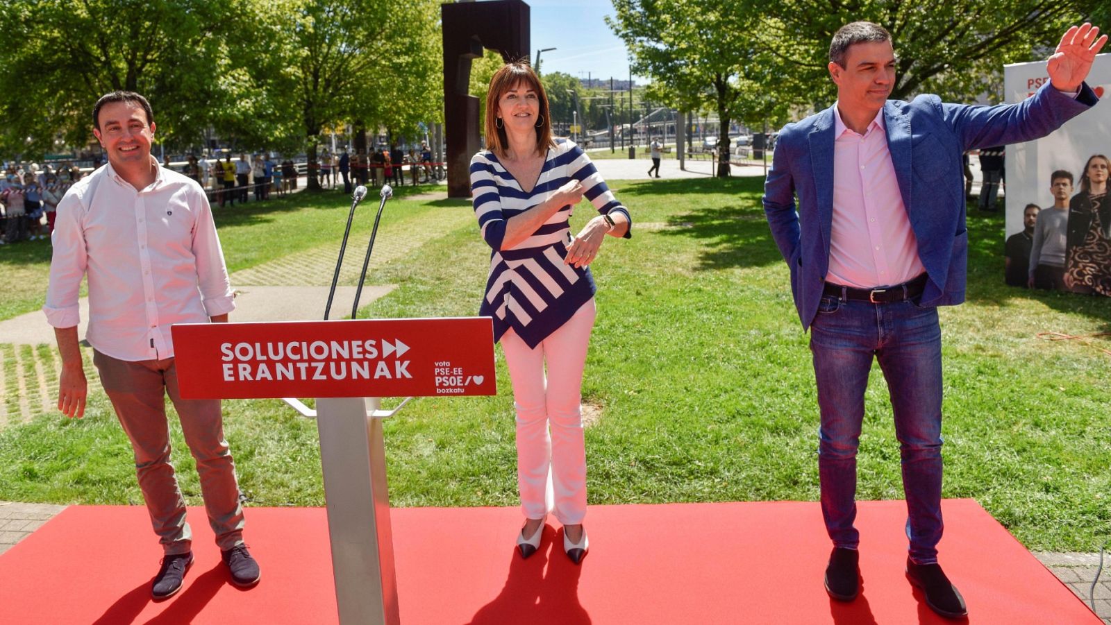 El presidente del Gobierno, Pedro Sánchez, en Bilbao en un acto electoral junto a la candidata a lehendakari, Idoia Mendia