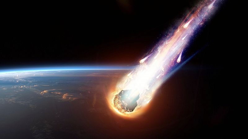 Una roca de un asteroide impacta contra la atmósfera y genera una gran bola de fuego visible en toda España