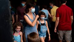 Cataluña impone el uso obligatorio de mascarilla aun con distancia de seguridad y bajo multas de 100 euros