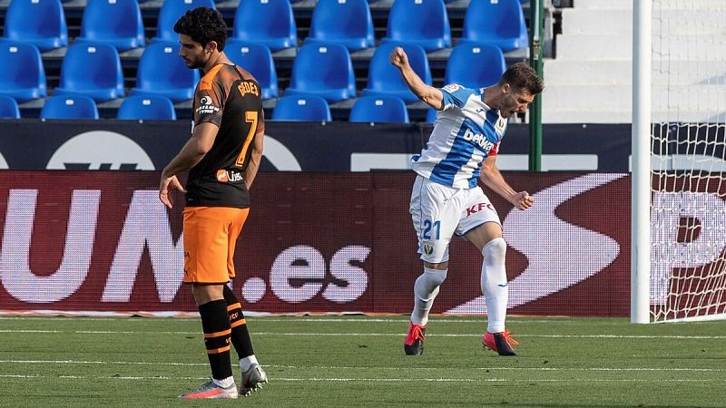 El Leganés gana al Valencia con un penalti de Rubén Pérez y se mantiene en la lucha por la permanencia