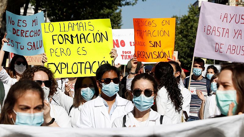 Primer día de huelga de los médicos residentes madrileños que reivindican un convenio digno
