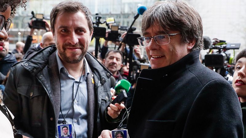 El Constitucional admite el recurso de Puigdemont y Comín contra su orden de detención cuando eran eurodiputados