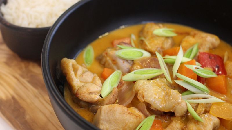 Curry rojo de pollo y verduras