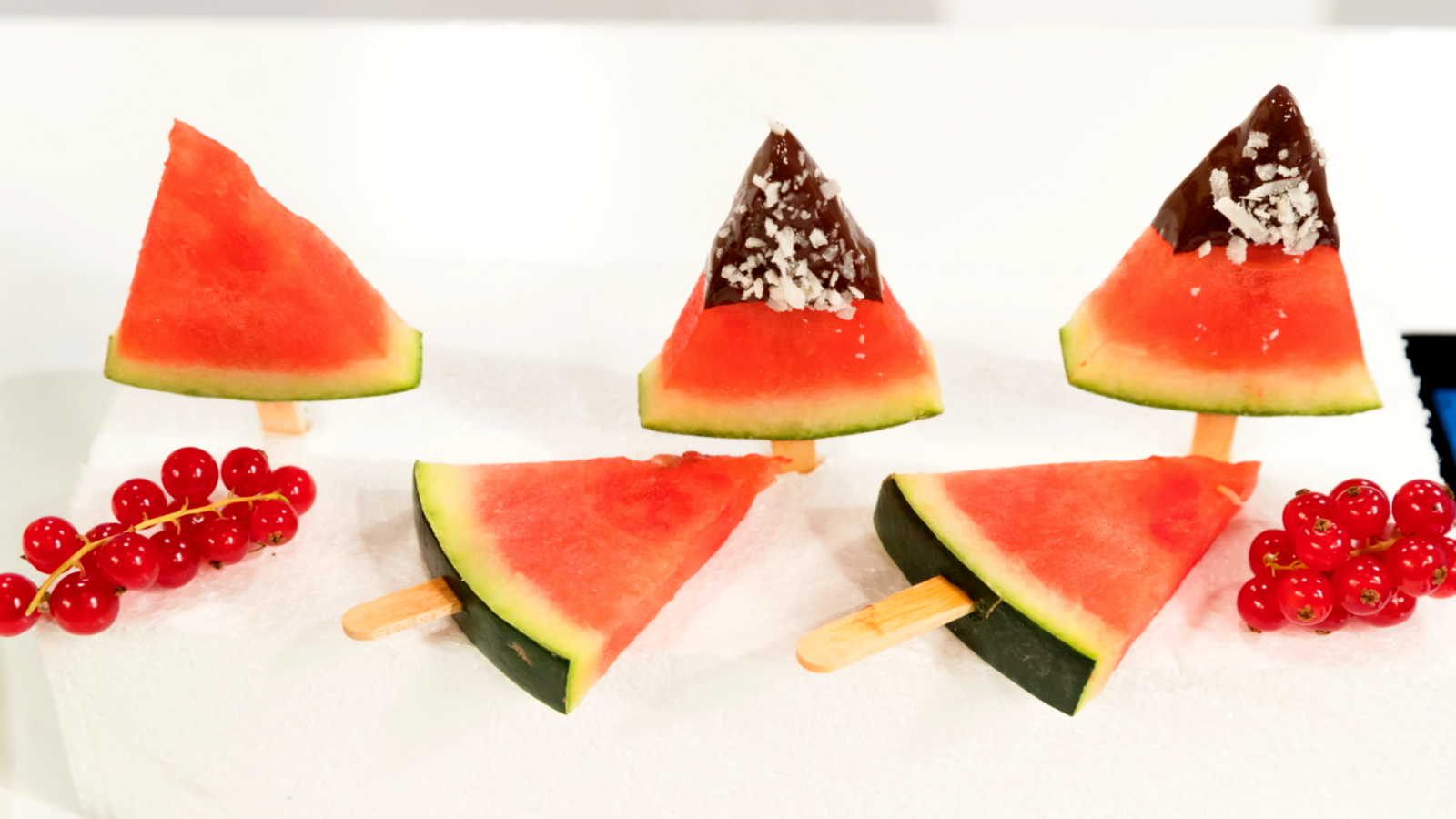 Polos de sandía y chocolate negro