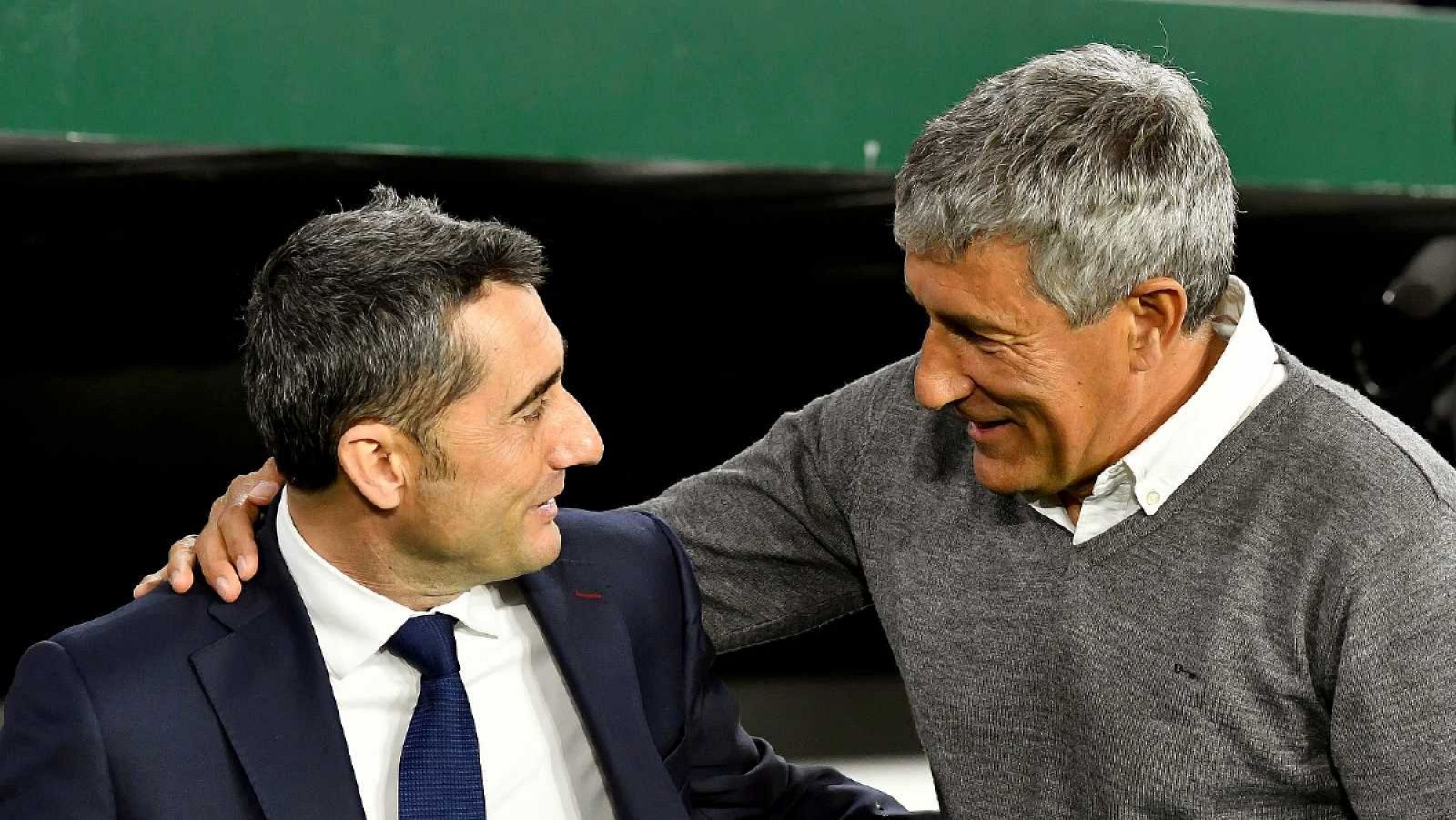 Ernesto Valverde y Quique Setién se saludan cariñosamente antes de un Barça-Betis
