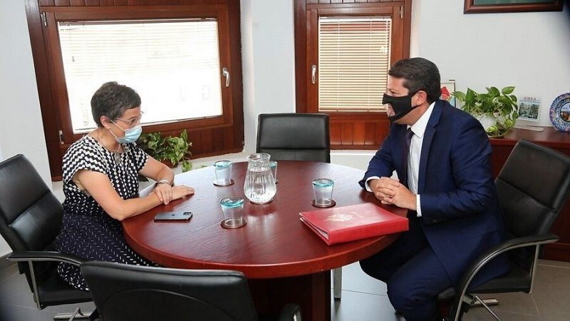 González Laya se reúne con el ministro principal de Gibraltar en Algeciras para abordar la relación tras el Brexit