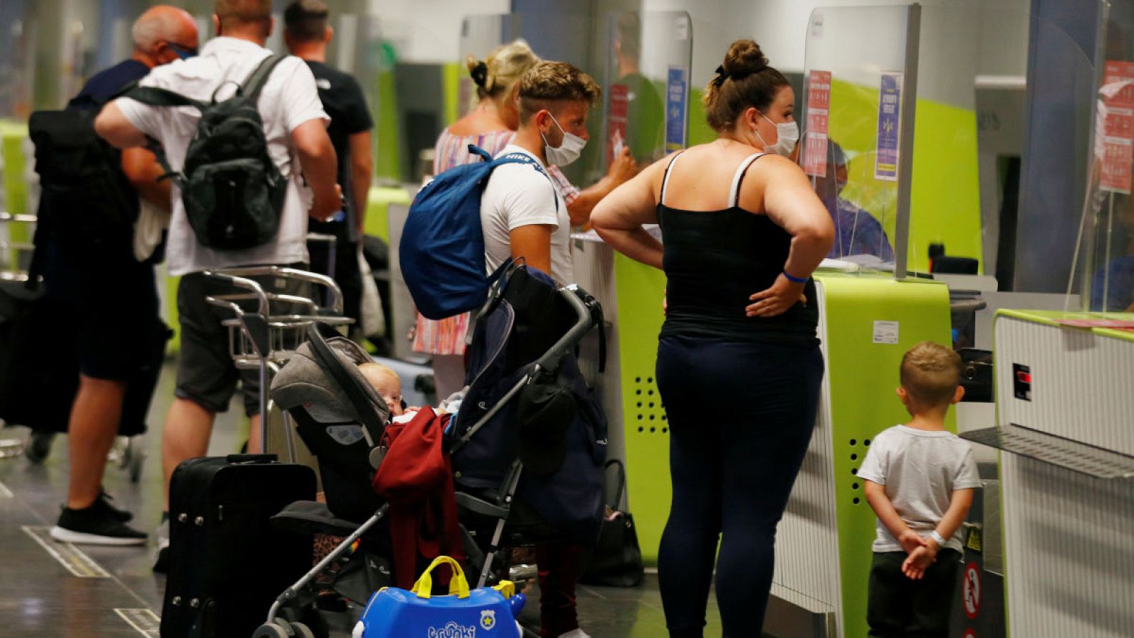 Turistas británicos, en el aeropuerto de Gran Canaria el pasado sábado