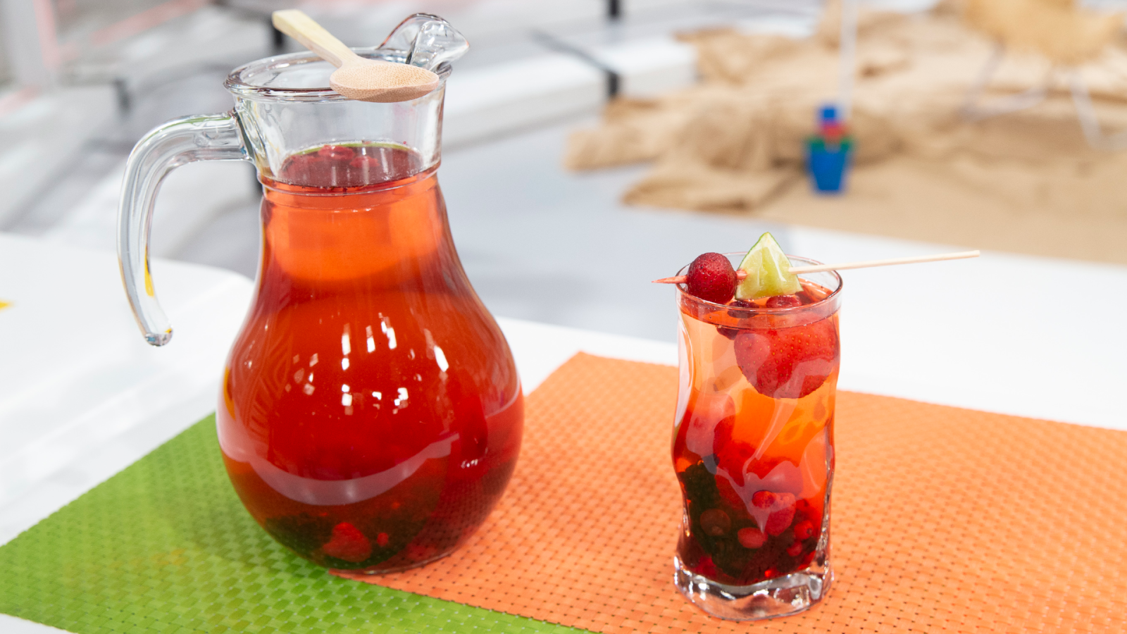 Refresco de frutos rojos y lima