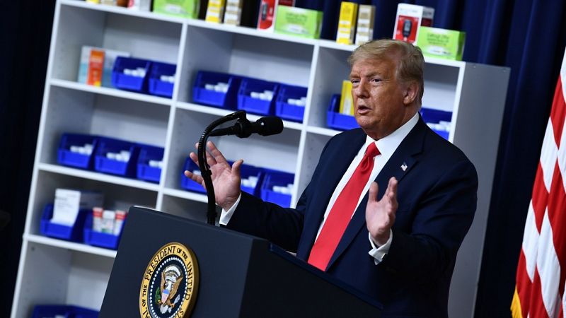 Trump firma cuatro órdenes para reducir el precio de los medicamentos a pocos meses de las elecciones 