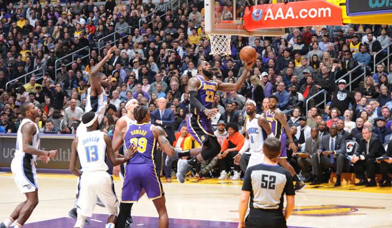Milwaukee Bucks y los dos equipos de Los Ángeles, Lakers y Clippers, se postulan como favoritos en la NBA