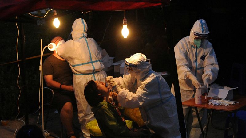 El rebrote de Xinjiang eleva los casos de coronavirus en China a niveles de abril