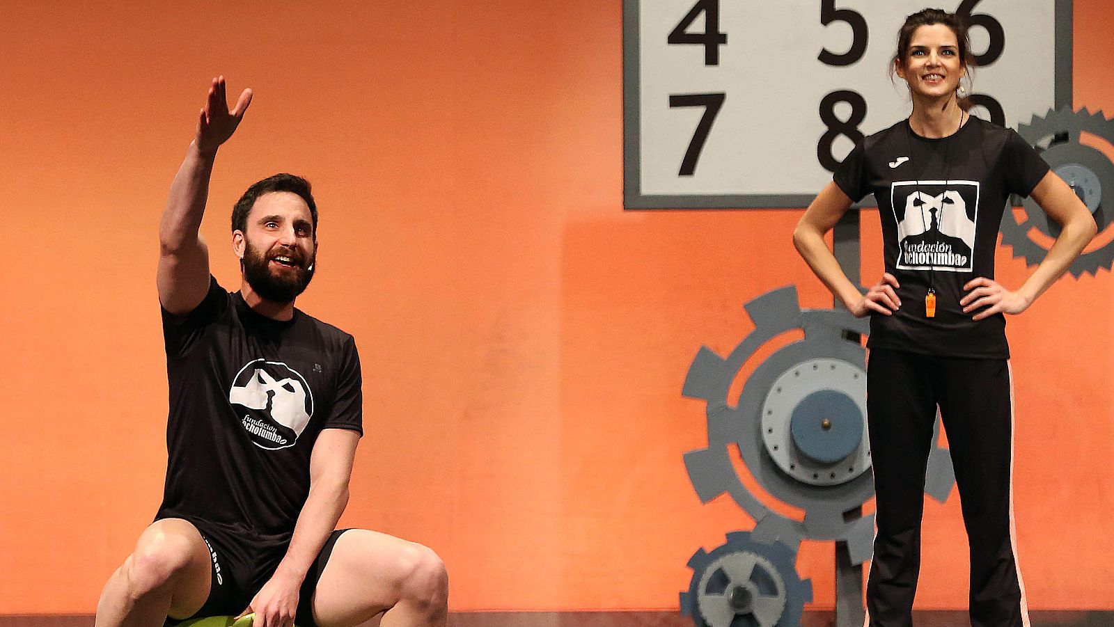 Dani Rovira en una obra de teatro con Clara Lago